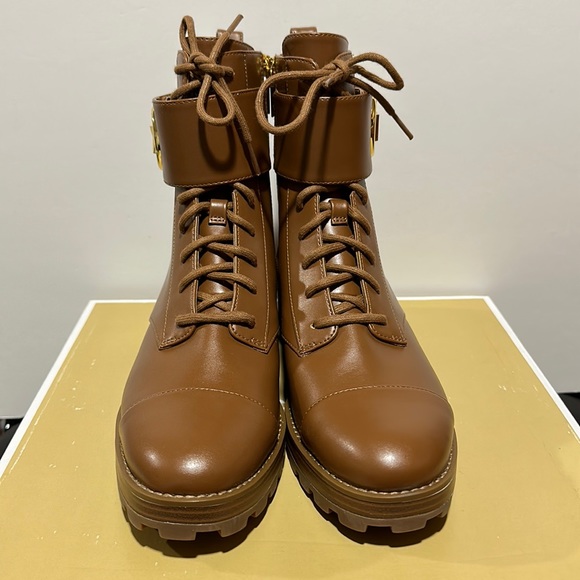 🔥🔥🔥NEW Michael Kors Tatum PU Leather Ankle Lace Up Combat Boots - Picture 6 of 9
